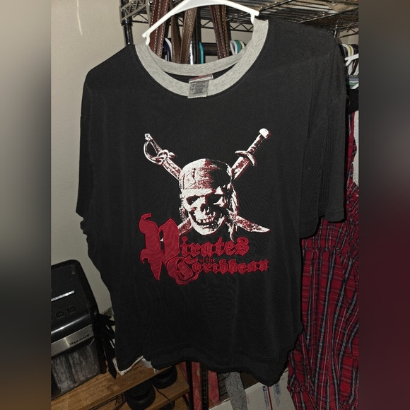 Disney Black and Red Graphic Tee - Picture 1 of 3
